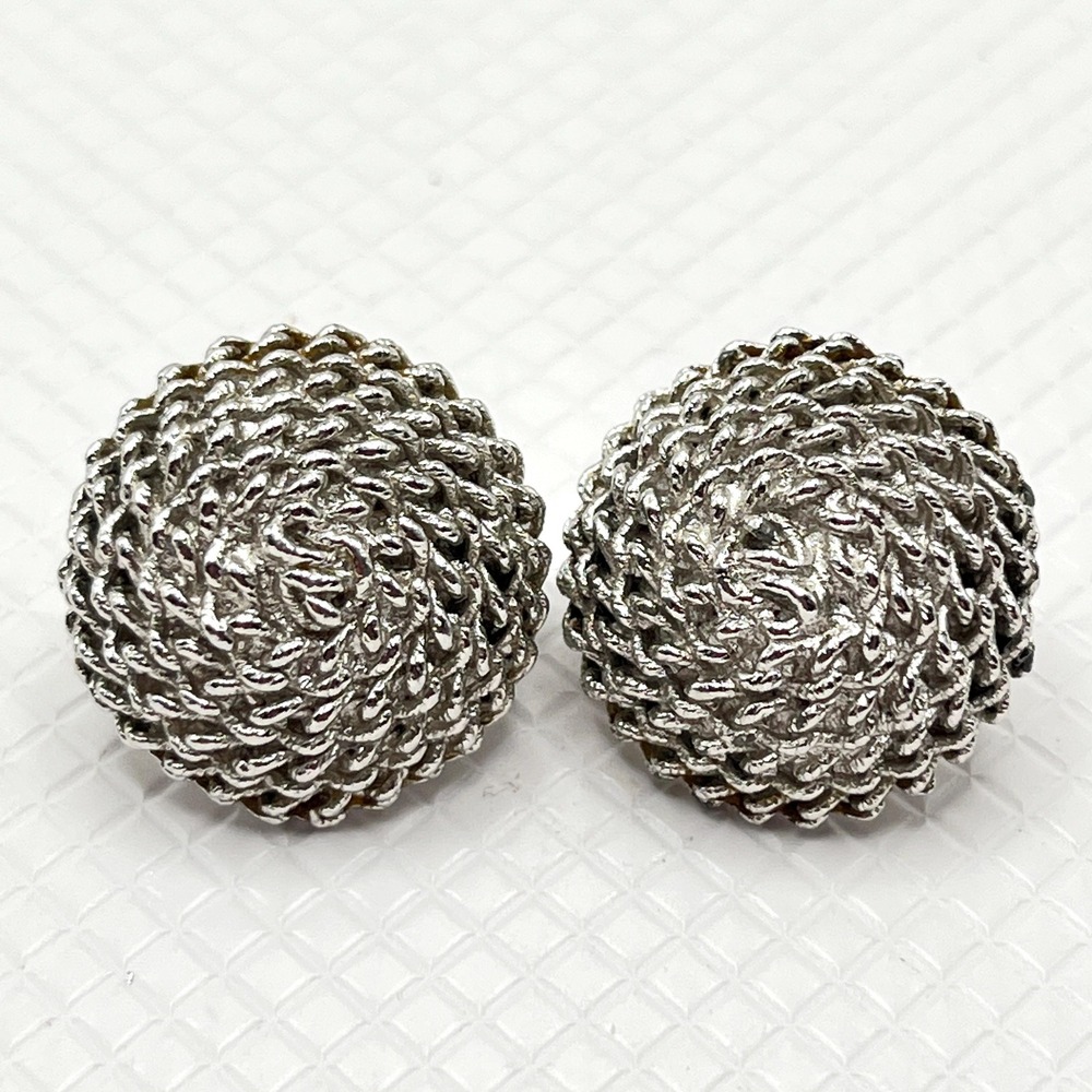 Vintage Crown Trifari Silver Tone Dome Wrapped Swirl Rope Button Clip-On Earring